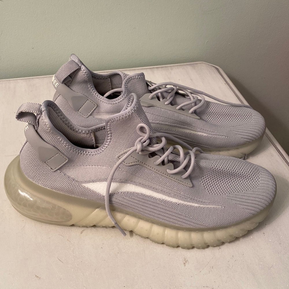 NWOT Ubee grey shoes